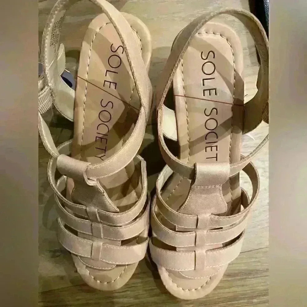 NWOB SOLE SOCIETY Sandals w Block Heels / platform details Sz 8.5